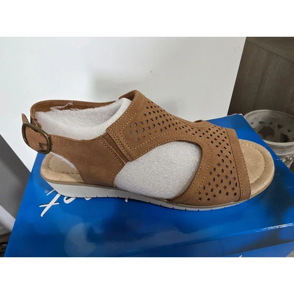 BRAND NEW Easy Street Women's Alba Wedge Sandal Tan 9 Wide NiB